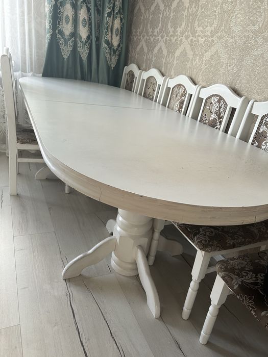 Продам стол для гостиной