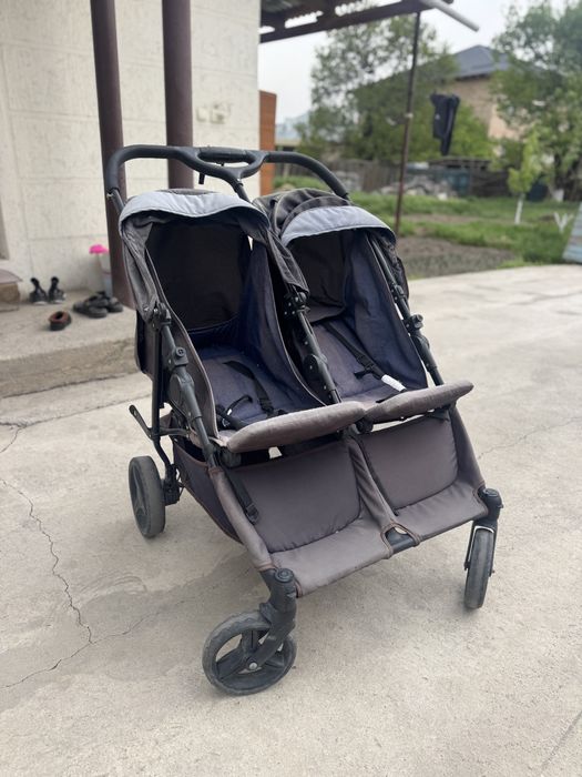 продается детская коляска для двух б/у