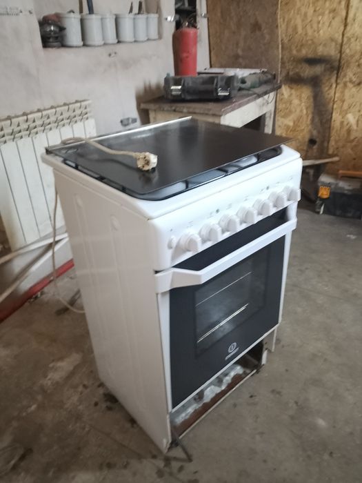 Продам газовую плиту