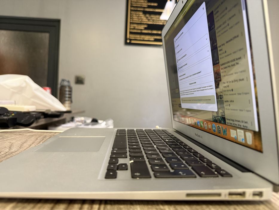 MacBook Air A1466 / Mid 2012