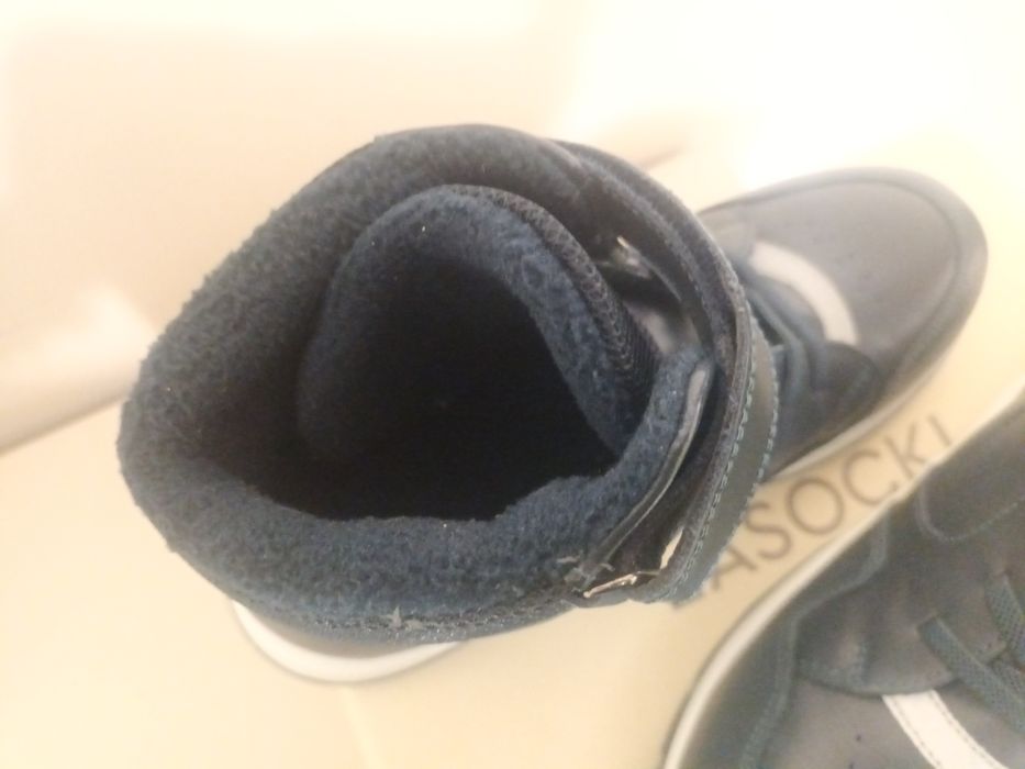 Продавам нови детски боти за момче