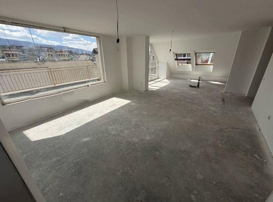 Продава се Четиристаен апартамент в София, Център - 197 кв.м за 1398 €/кв.м - Снимка #1