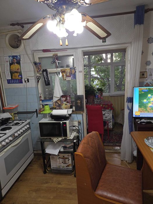 Schimb apartament cu 3 camere cu apartament cu 2 camere plus diferenta