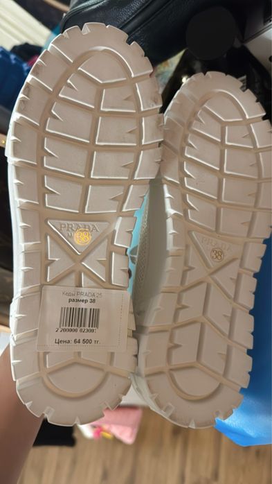Prada 38 размер новые ( не подошел размер )