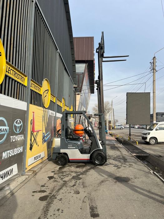 Вилочный погрузчик Ниссан