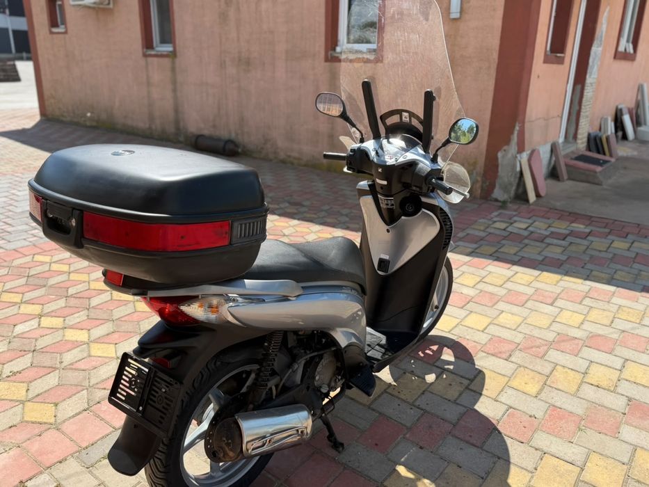Honda sh 125i 2009 acte Germania se conduce cu categoria B