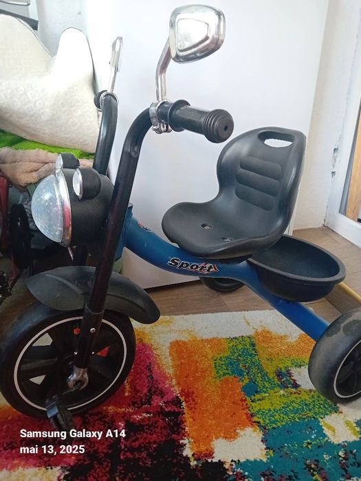 Vand tricicleta copii folosita de cateva ori