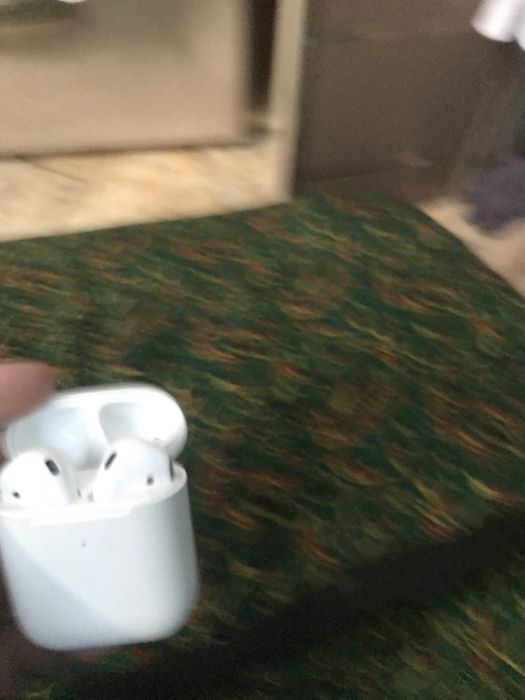 Продаю airPods  хорошие