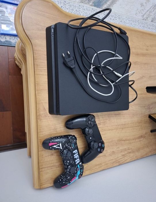 Sony playstation 4 slim