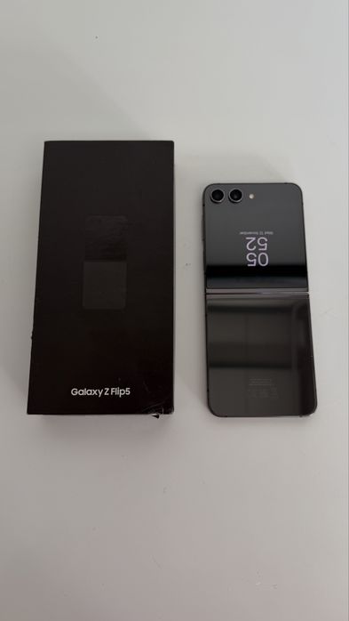 Samsung Galaxy Z Flip5 512GB  – Gri Grafit – Stare foarte bună