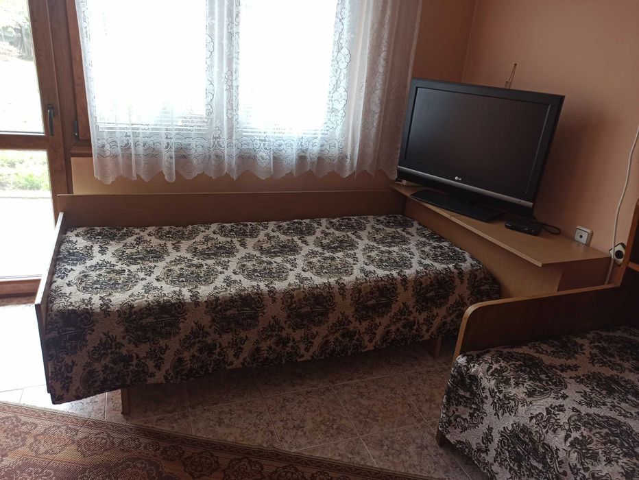 Продавам единично легло с ракла