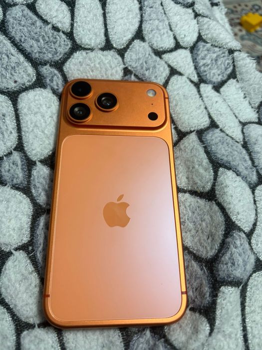 Продам Айфон 17 про Макс