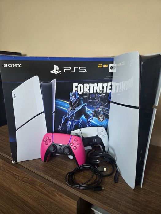 Playstation 5 Slim Digital Edition 1TB+гаранция+два джойстика+игри