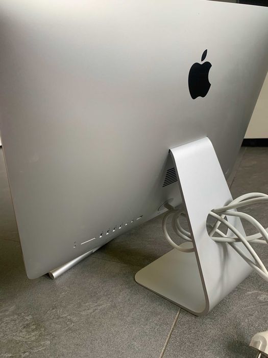Apple iMac 21.5" Mid 2014, SSD 500GB, 8GB RAM, с клавиатура и мишка