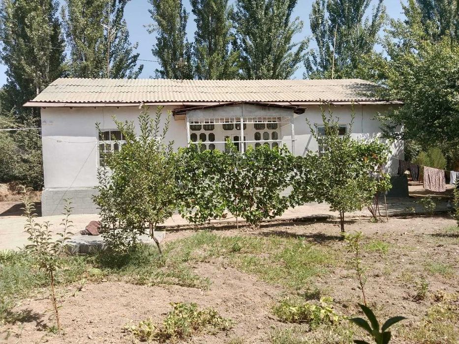 Uy sotiladi  yaxshi joydan