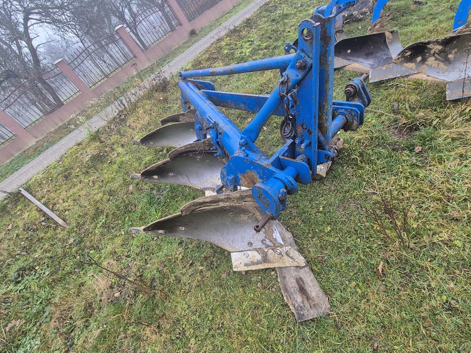 Vând plug pp4 mai multe detalii in privat