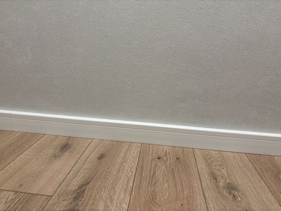 ARBITON плинтус белый VEGA Р0811