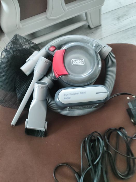 Aspirator auto black& decker foarte  puțin folosit