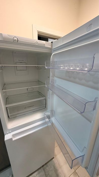 Продам холодильник индезит
