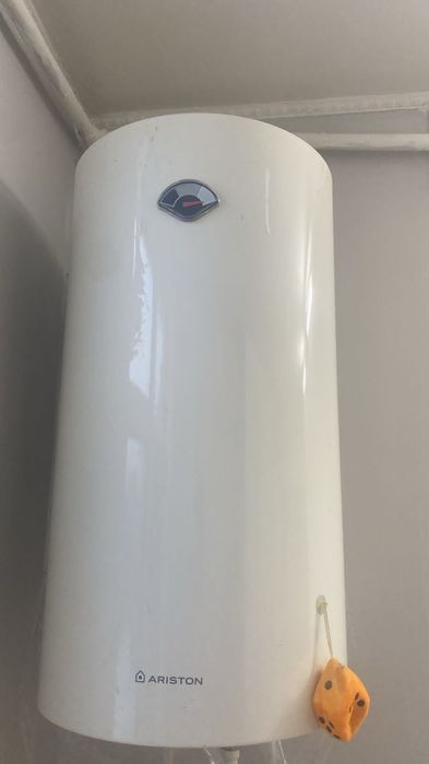 Срочно продаю бойлер ariston