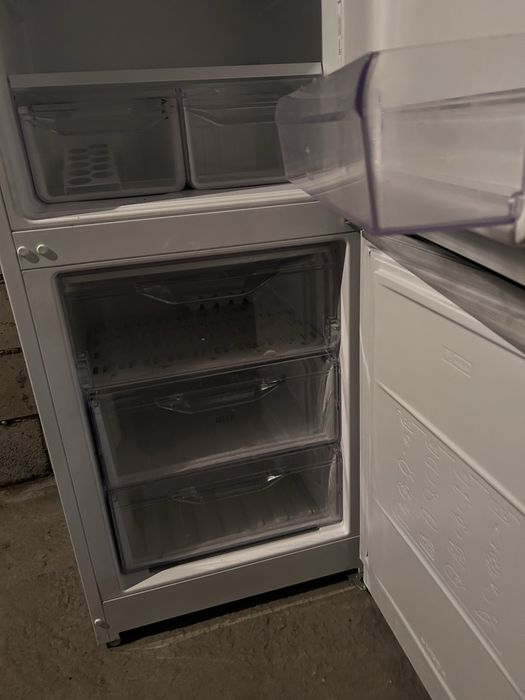 Продам холодильник новый