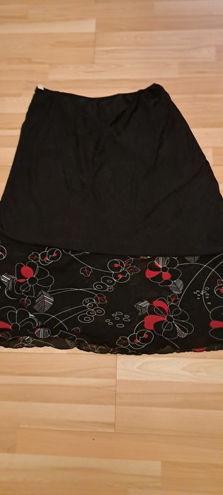 Fusta dama marimea 52 , pe elastic , cu jupă