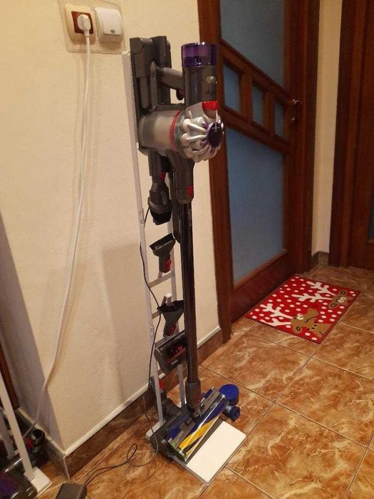 De vanzare aspirator Dyson V 8 Absolute nou