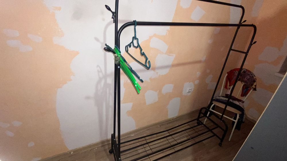 Наполная вешалка