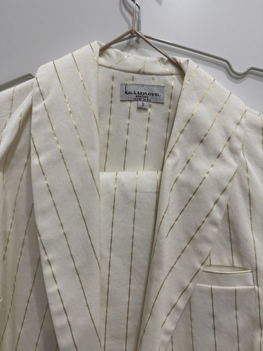 Продам женский костюм