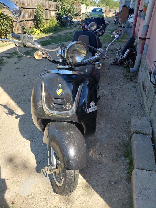 Vand scutere model retro de 125 si 49 cm