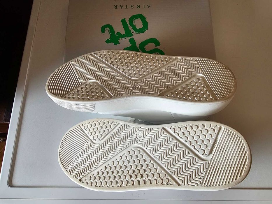 Дамски бели обувки от естествена кожа