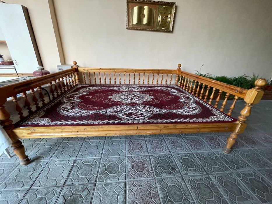 Срочно яхши сақланган тапчан сотилади. Ҳолати зўр.