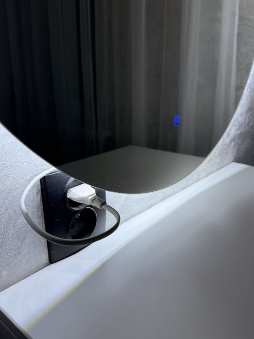 Срочно продается столик с зеркалом комлект‼️