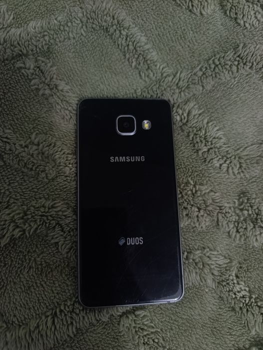 Samsung A3 телефон