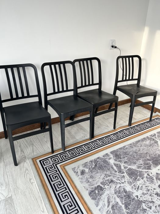 Стол со стульями