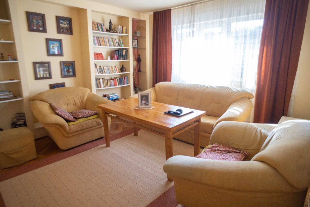 Apartament spatios cu 4 camere, zona centrala Bistrita
