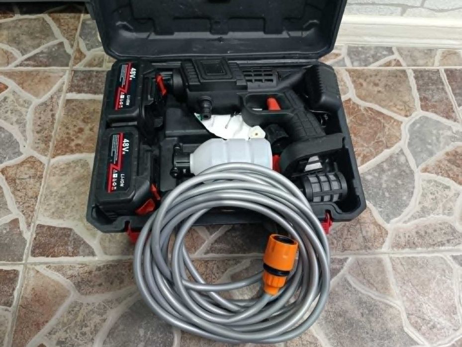 Акумулаторна мобилна водоструйка