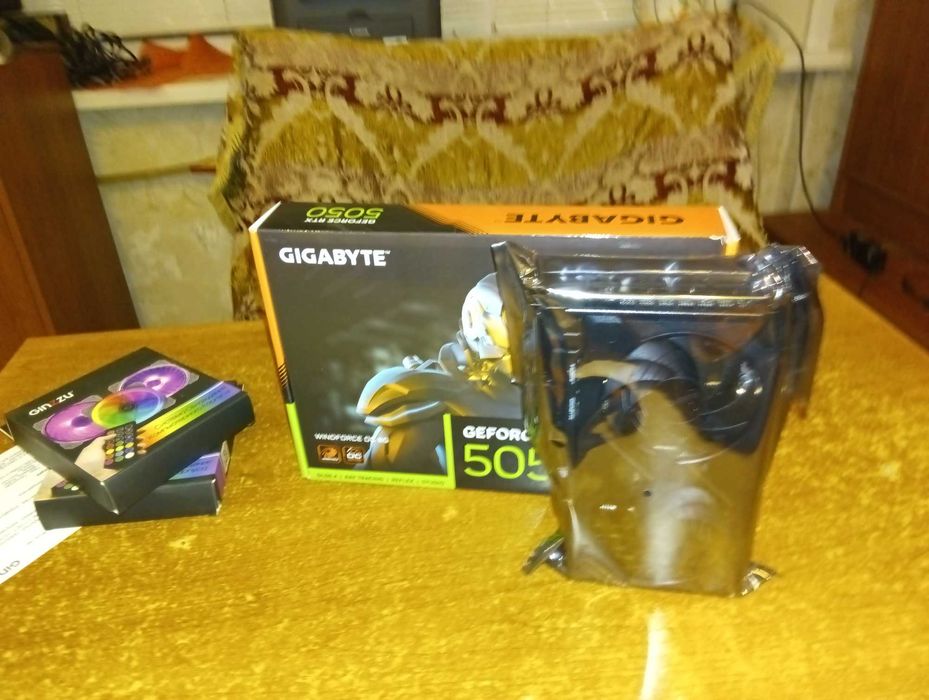 Видеокарта GIGABYTE GeForce RTX 5050 Windforce OC, 8 GB