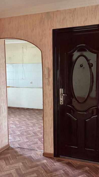 Продам 5-ти комн кв. район Вектора.