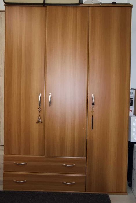 dulap de haine second hand