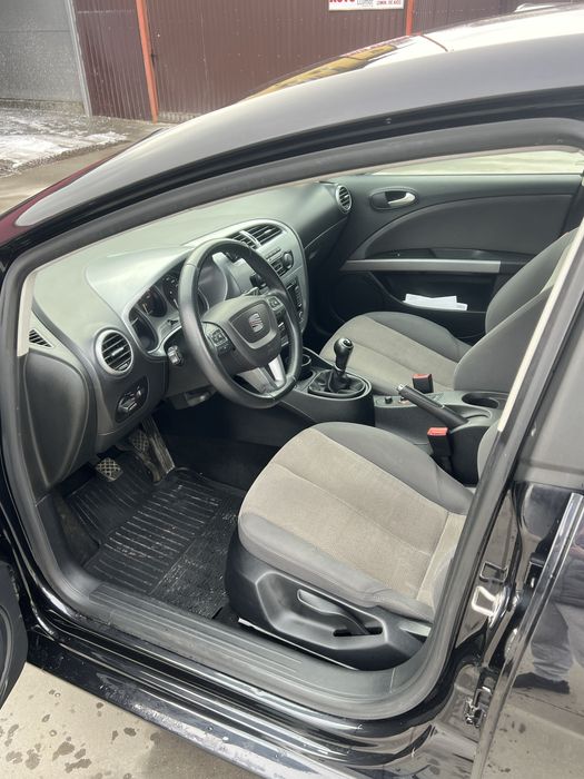 Seat Leon  hatchback 2011