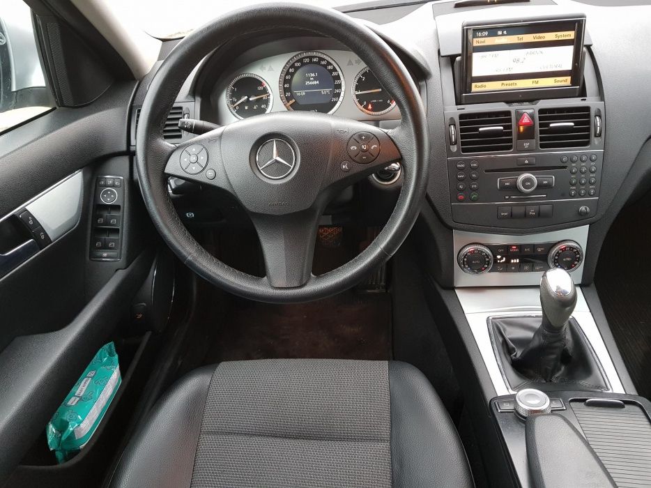 Dezmembrez Mercedes C220 W204 ,diesel euro 4 motor , cutie , caroserie