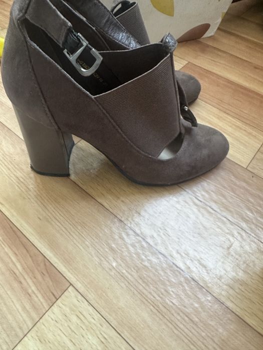 Туфли ,босоножки женские