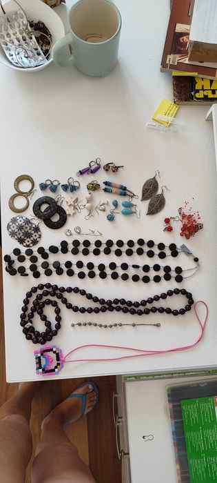 Бижута от различни материали