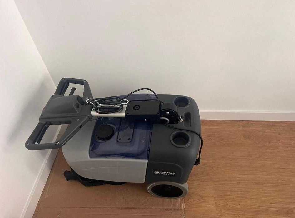 Vanzare masina de spalat/aspirat pardoseli Nilfisk Li-Ion SC351 Full PKG