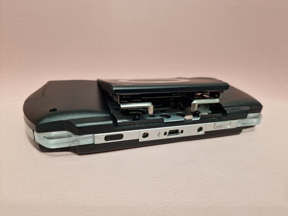 Psp 1004 modat cu 68 jocuri instalate