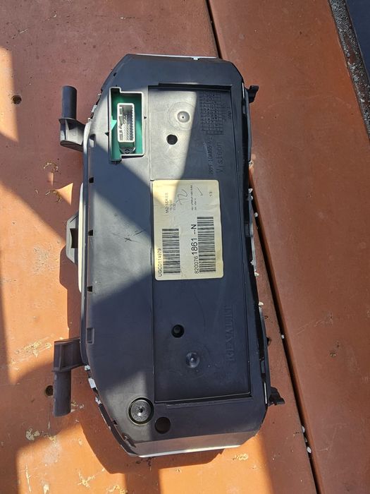 Ceasuri bord Renault Clio 3 cod 8200761861
