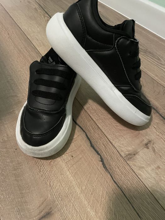 Детски маратонки Adidas, номер 32