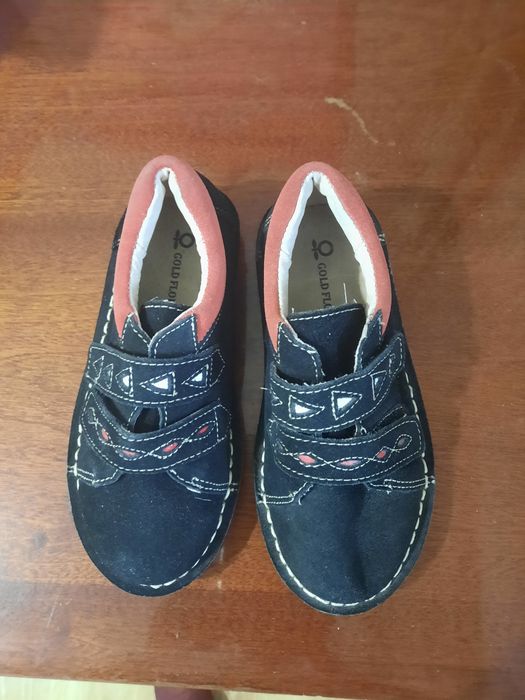 Продам детские ботинки