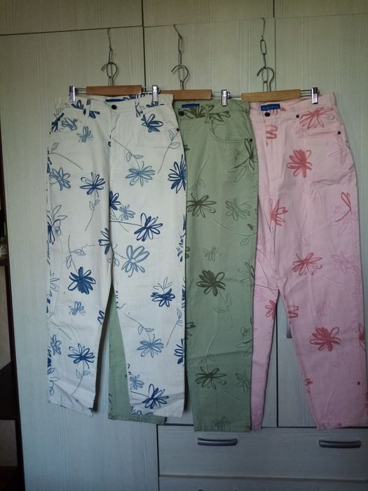 топики и брюки для спорта             .